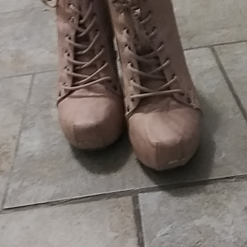 Shoes - Picture 4 of 7
